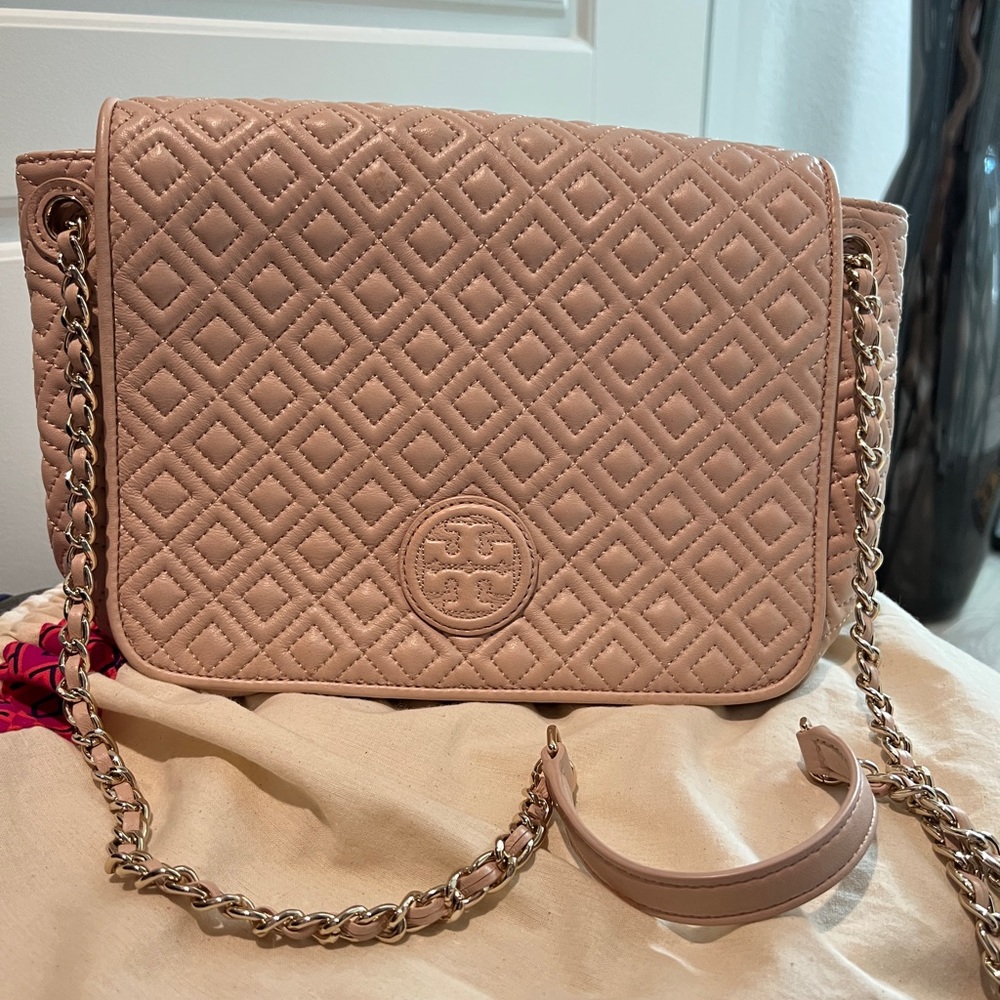 I'm selling this handbag I haven't used for year. It's time to let go.
